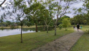 Trecho da pista de caminhada do Parque Centenário é liberado 