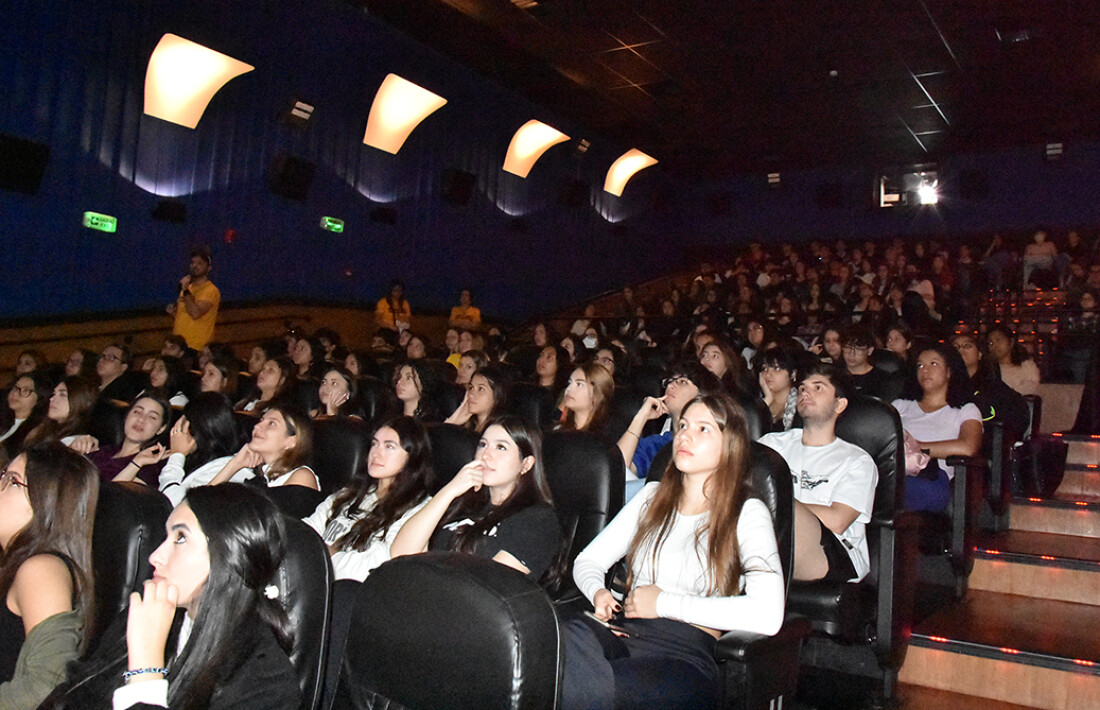 Cursinho faz revisão para o Enem com transmissão ao vivo