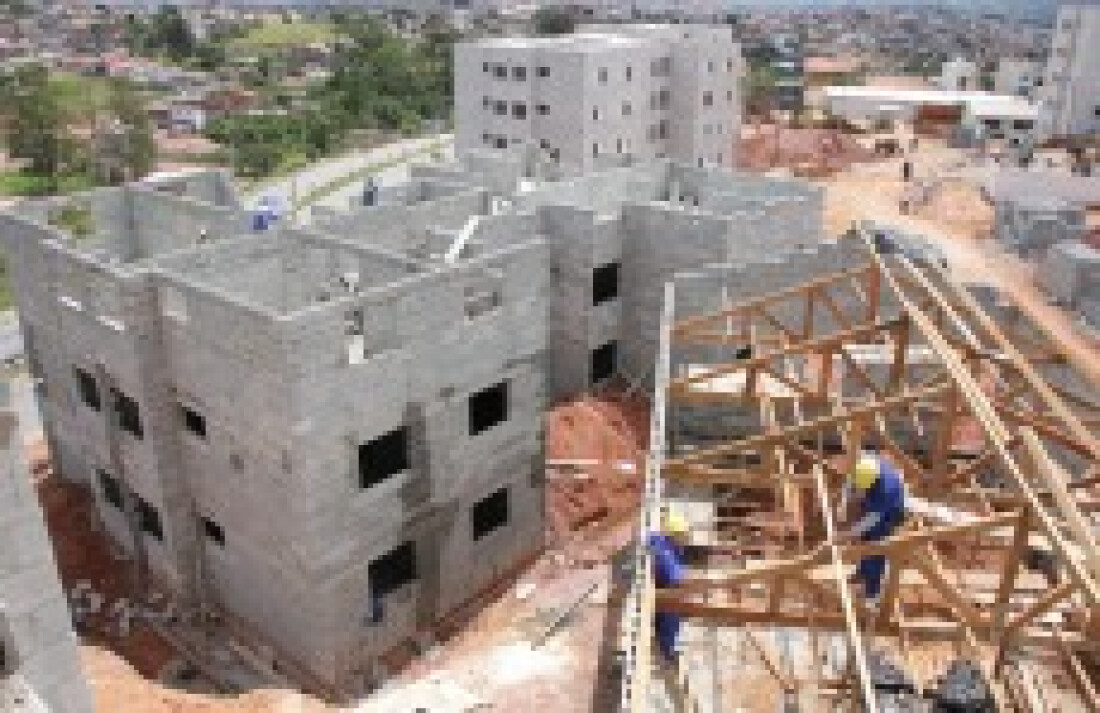 Construção civil perde 689 empregos