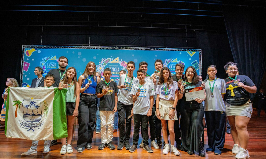 Mais de 300 crianças e jovens recebem medalhas em Brasília