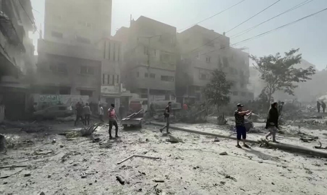 Israel bombardeia Gaza; soldados lutam com Hamas em terra