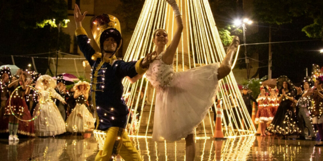 Parada de Natal reúne 9 mil pessoas