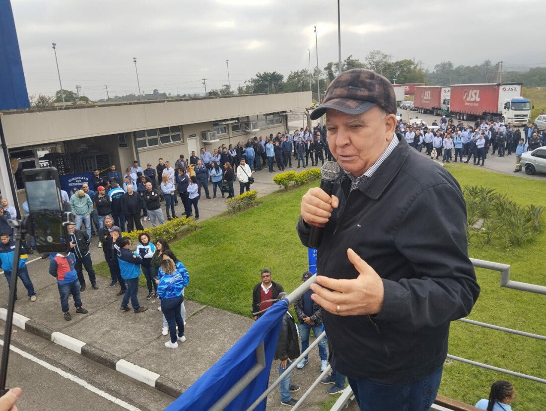  Após desligamentos por telegrama, funcionários da GM entram em greve