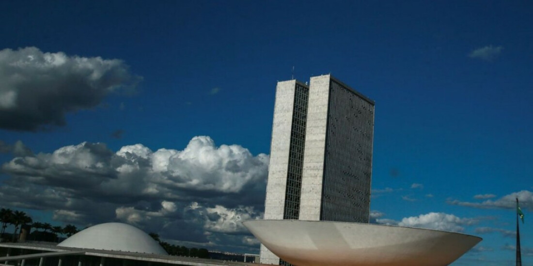 Congresso aprova Orçamento com salário mínimo de R$1.320 para 2023