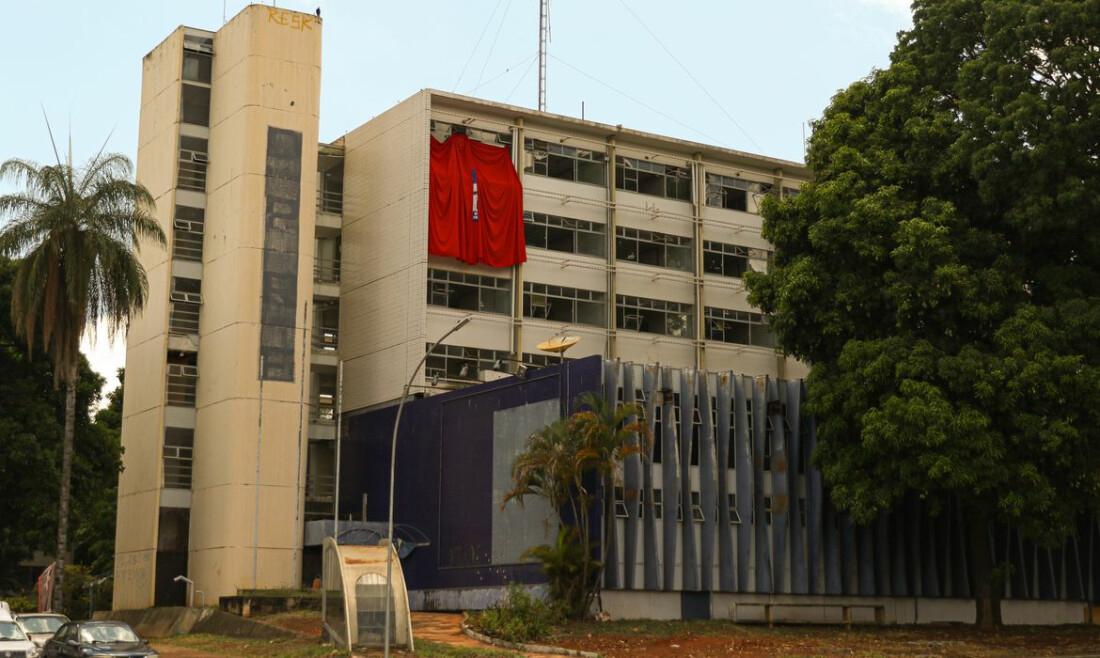 Famílias ocupam prédio da União em Brasília pedindo reforma urbana
