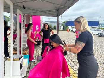 Outubro rosa: SIMPAR promove ação de doação de perucas 
