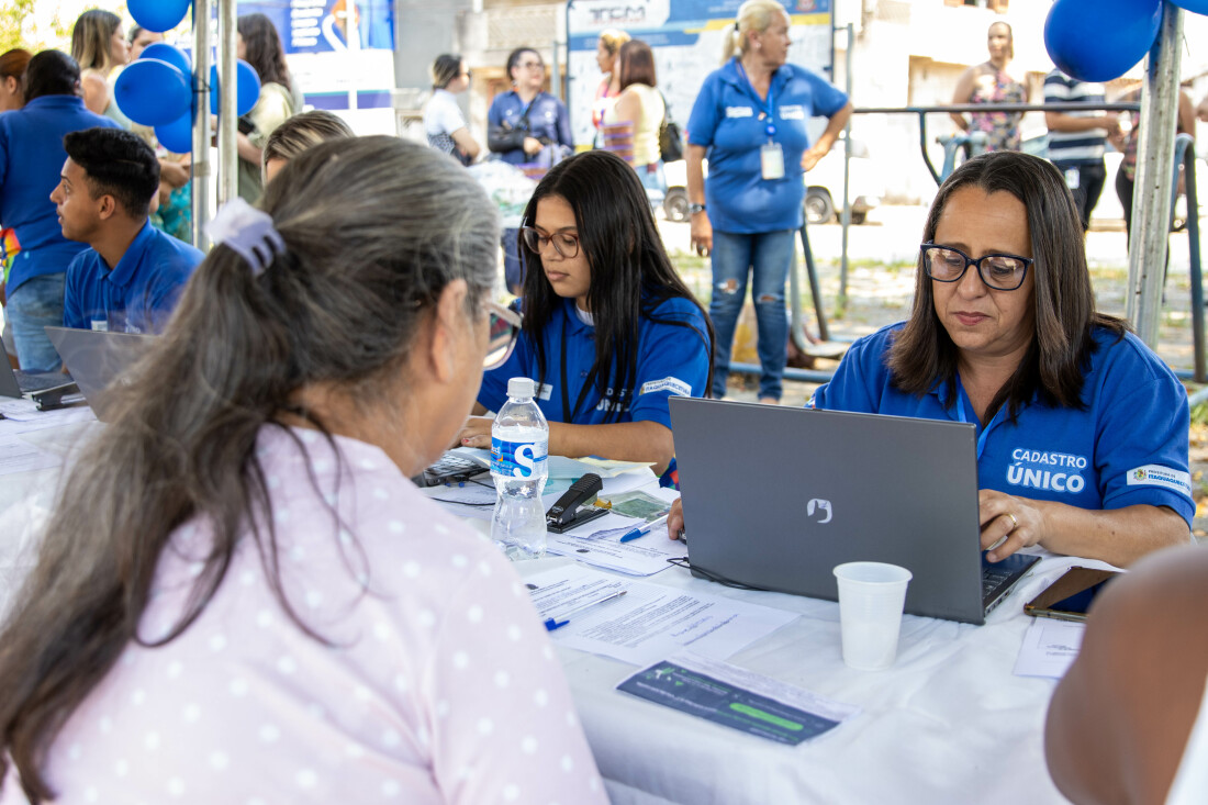 Em um mês de funcionamento, CadMóvel realizou 655 atendimentos em 14 bairros