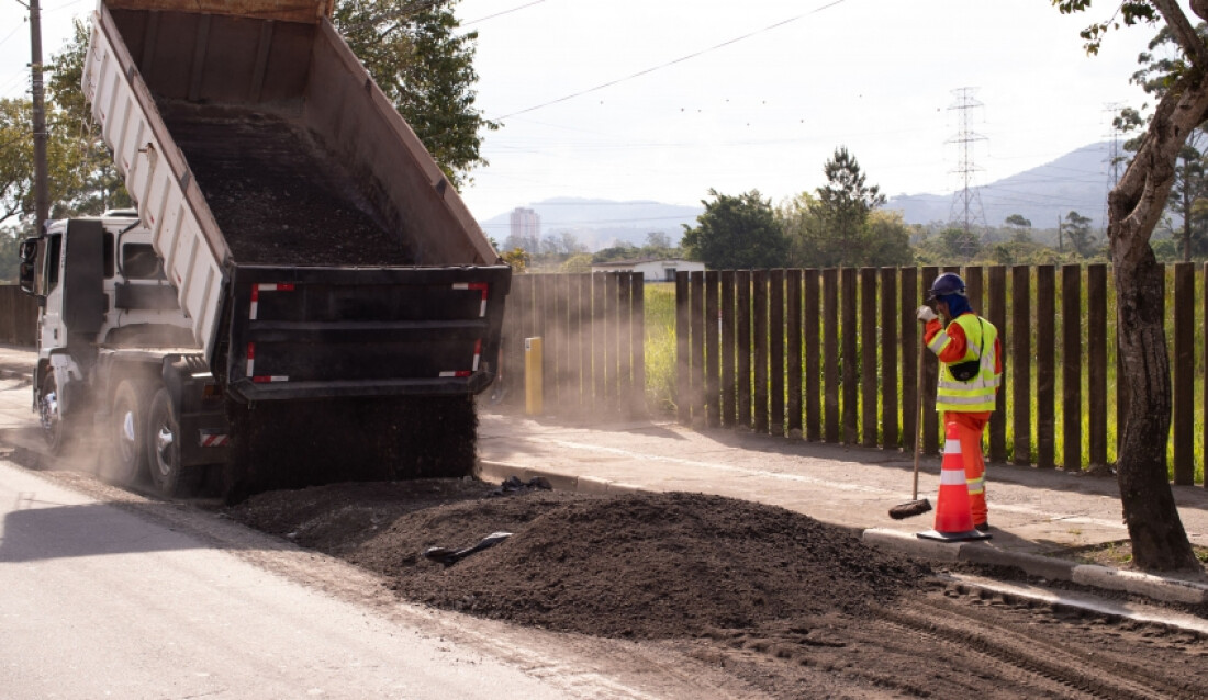 Obras de recapeamento avançam com recuperação da Mogi-Dutra e Mogi-Bertioga