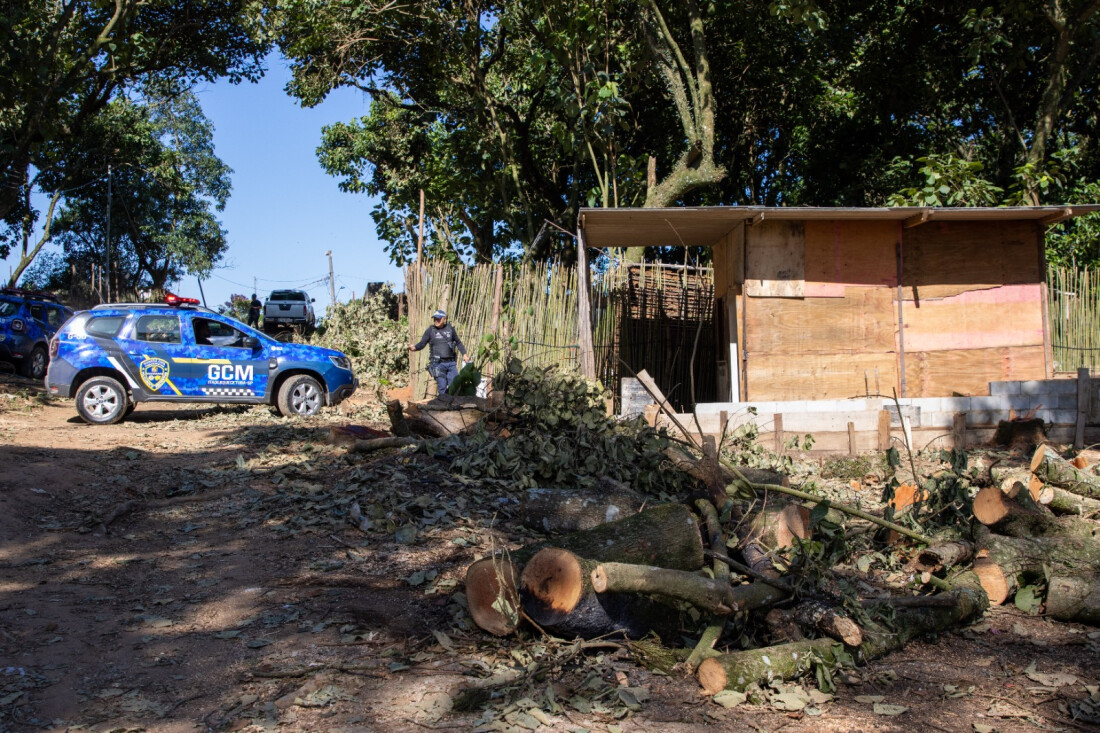 Itaquá descobre formação de loteamento clandestino e prende quatro pessoas