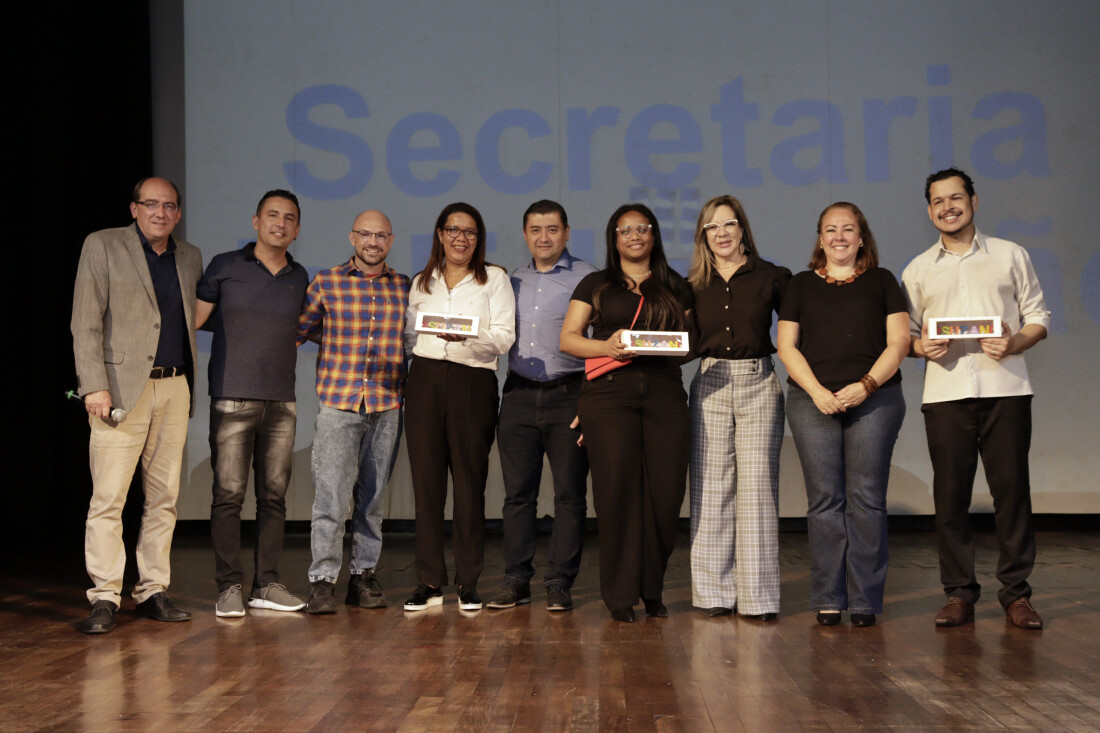 Suzano apresenta sistema informatizado com foco em 12,5 mil alunos