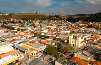 Guararema aplicará taxa em ônibus e vans de turismo de outras cidades
