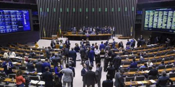 Câmara começa a análise de PEC da Transição    