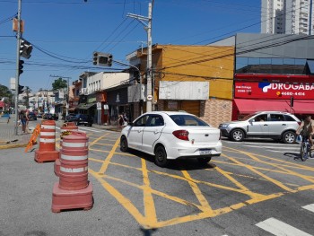 Prefeitura de Poá estuda retirar semáforo na região central