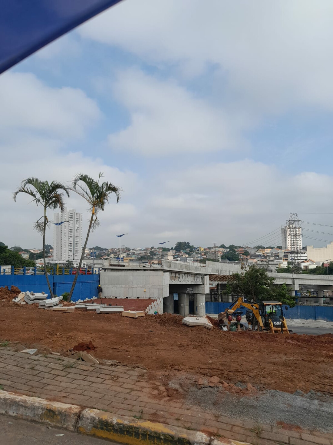 Sem prazo para entrega, obra do novo viaduto de Poá está na fase final