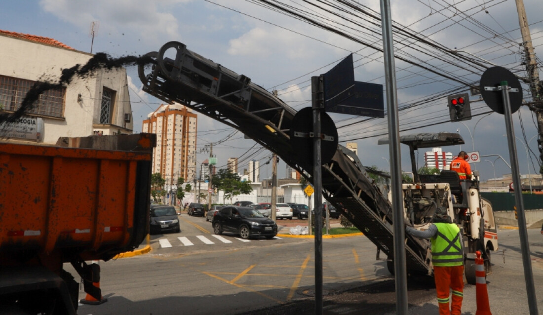 Programa Nova Mogi de Recuperação Asfáltica atua em sete vias nesta semana