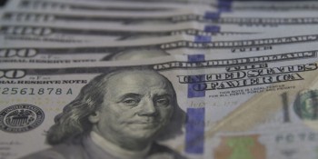 Dólar tem leve alta e sobe para R$ 5,30 após decisões do STF