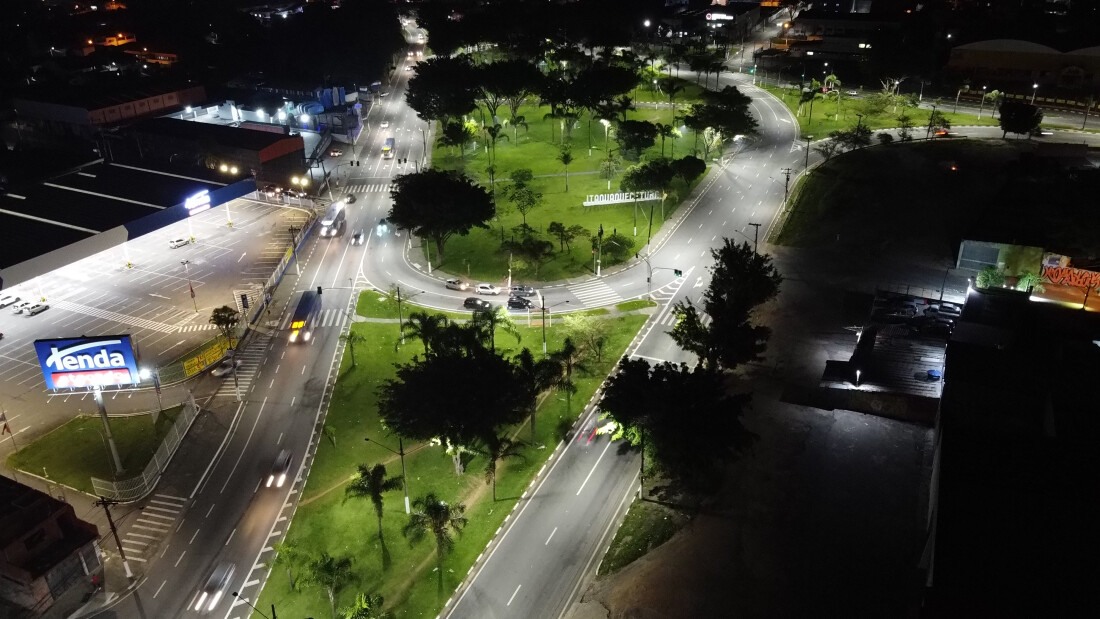 Itaquá amplia serviços de modernização e alcança 85% de iluminação em LED