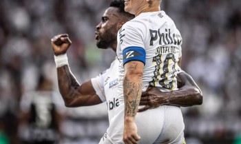 Atlético-MG vence e briga pelo título