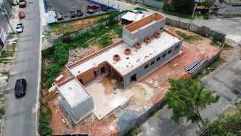 Construção da UBS Jardim Tropical, em Itaquá, atinge 50% de conclusão