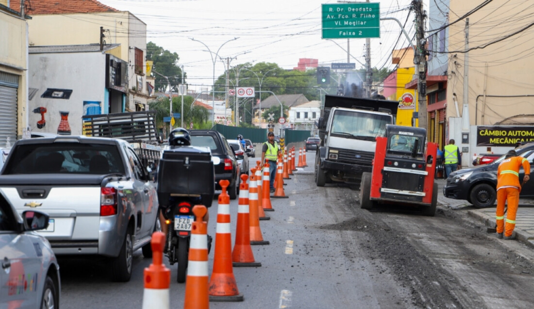 Programa Nova Mogi de Recuperação Asfáltica atua em cinco bairros 