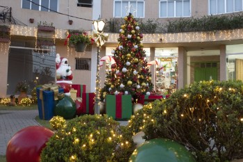 Vila Helio inaugura decoração de Natal e recebe Papai Noel no dia 30