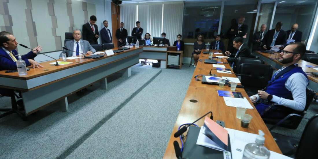 Conselho de Ética abre processo contra cinco senadores