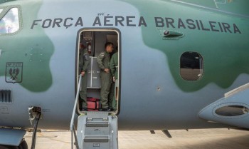 Mais de 100 brasileiros