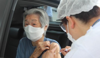 Mogi inicia reforço da vacina bivalente contra a Covid-19 