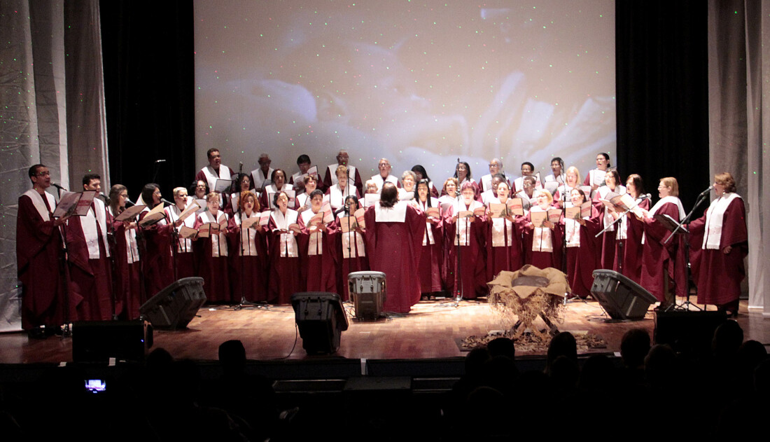 Teatro Municipal Dr. Armando de Ré recebe 'Cantata de Natal' nesta sexta