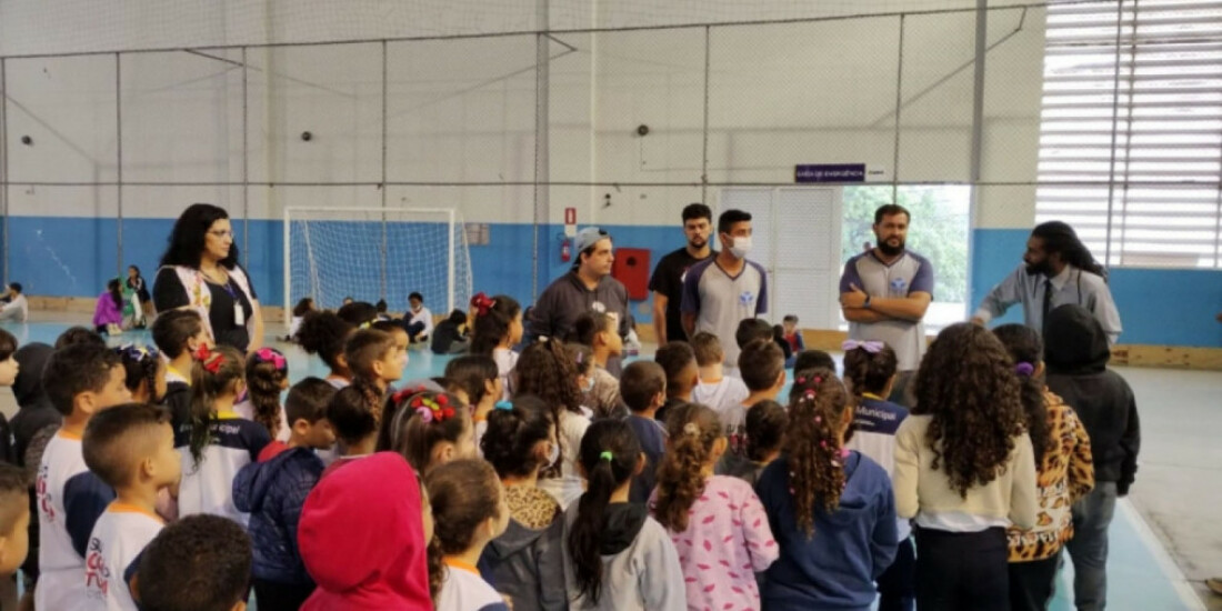 Alunos conhecem escolas que irão estudar em 2023