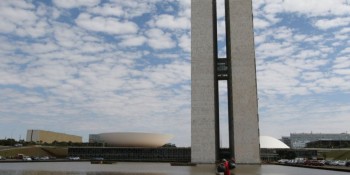 Congresso derruba veto à lei que proíbe arquitetura hostil