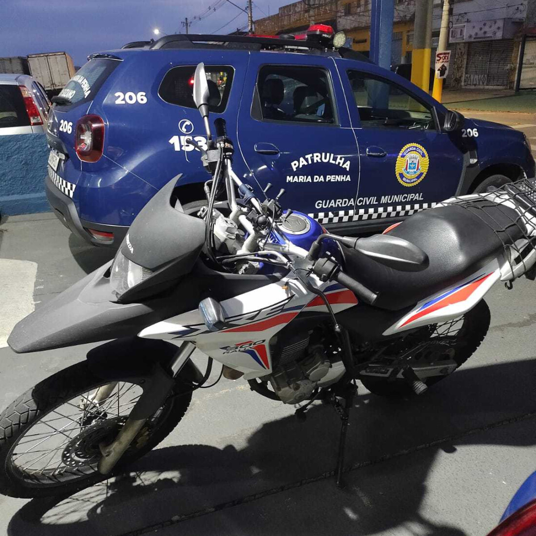 GCM recupera veículos irregulares e detém motociclista na contramão