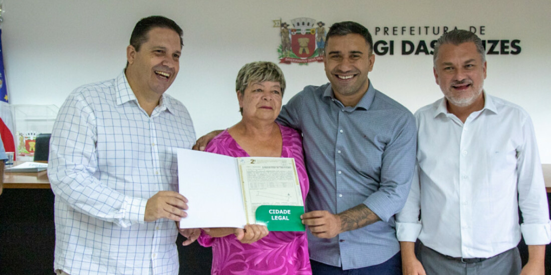 Prefeitura entrega títulos de regularização fundiária