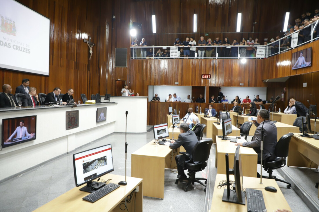 Em sessão extraordinária, Câmara de Mogi aprova dez projetos da Prefeitura