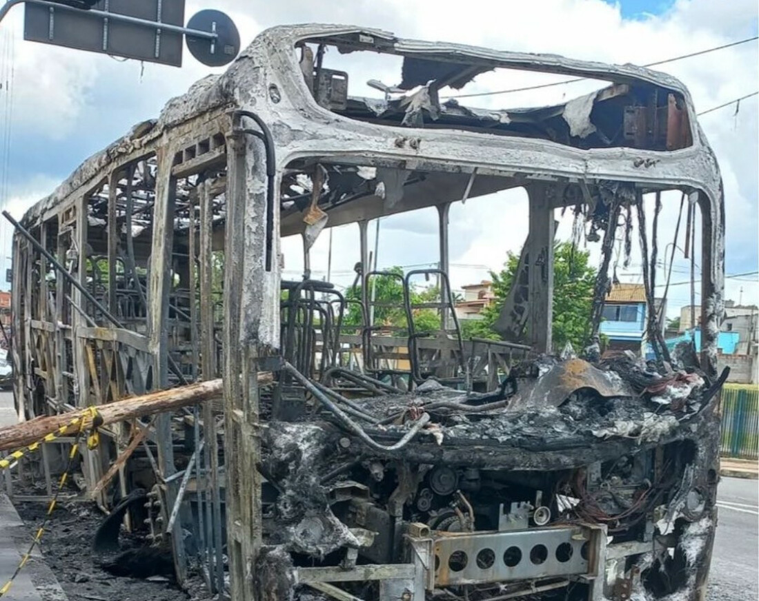 Ônibus são incendiados em Mogi das Cruzes 
