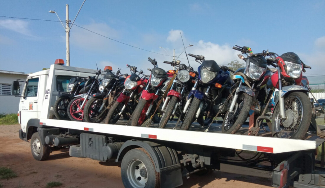 Operação “Papai Noel” fiscaliza adegas e baladas e apreende 42 motos em Mogi
