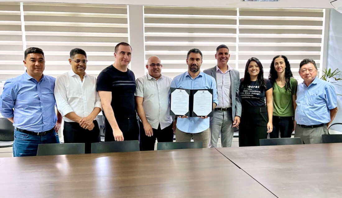 Prefeito sanciona lei e fala sobre equívocos em votação