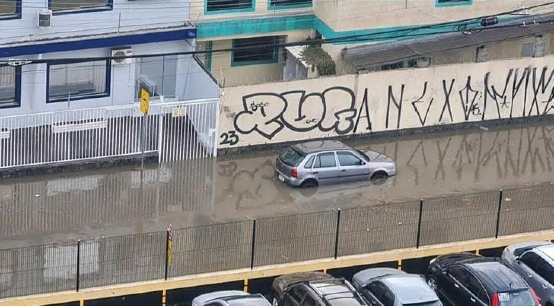 Chuva causa alagamentos e queda de muro em Mogi 