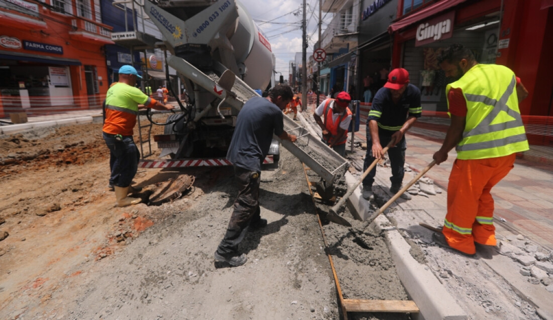 Avenida dos Bancos tem trechos interditados para obras 