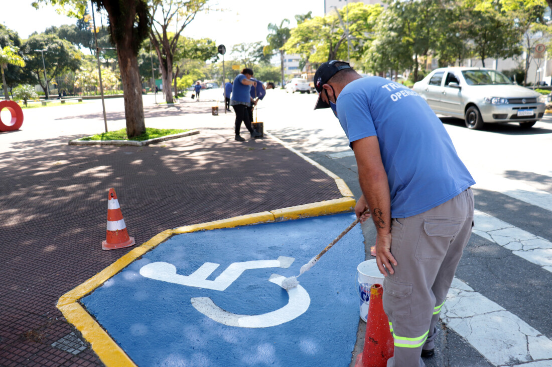 Sinalização de trânsito é aprimorada em 37 bairros de Suzano