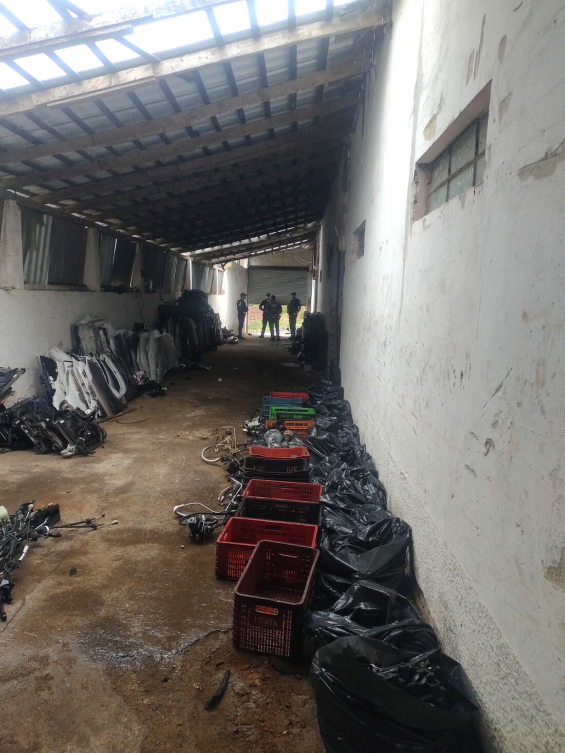 GCMs de Itaquá e Suzano localizam desmanche com peças de 50 carros