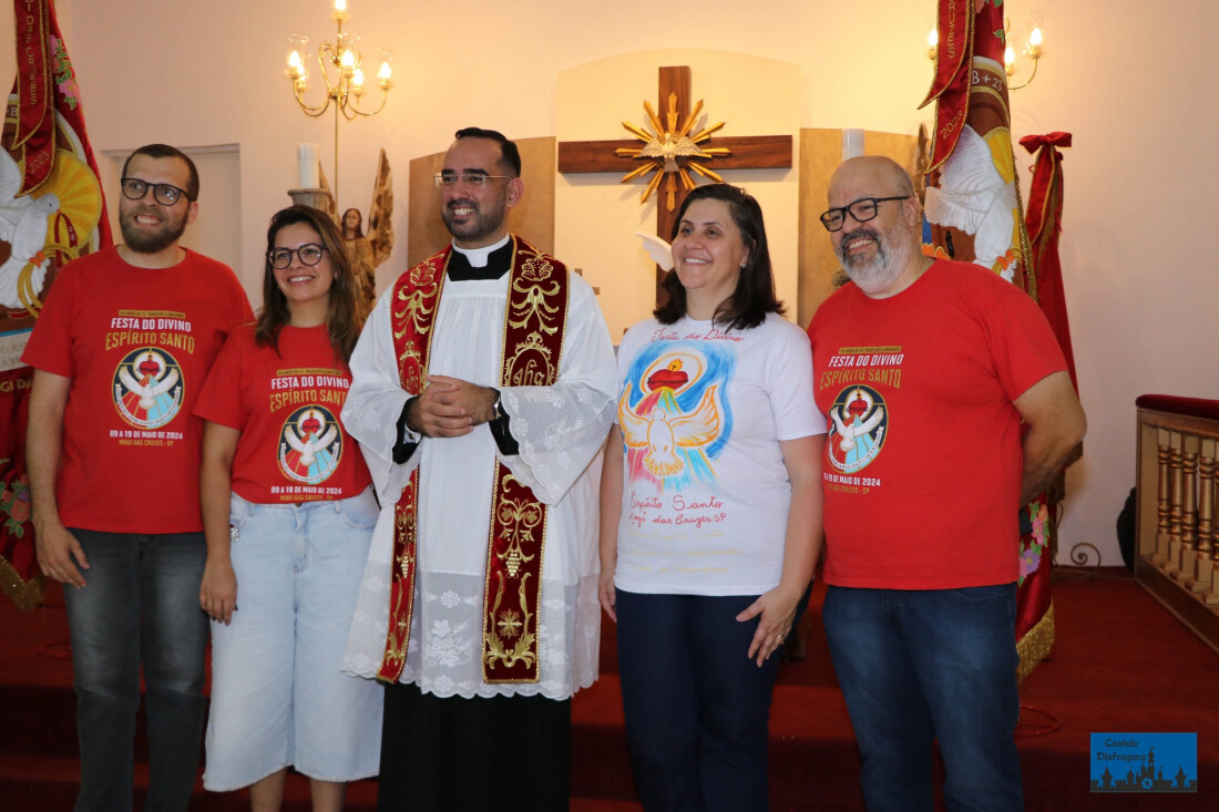 Festeiros arrecadam alimentos na Coroa do Divino neste sábado