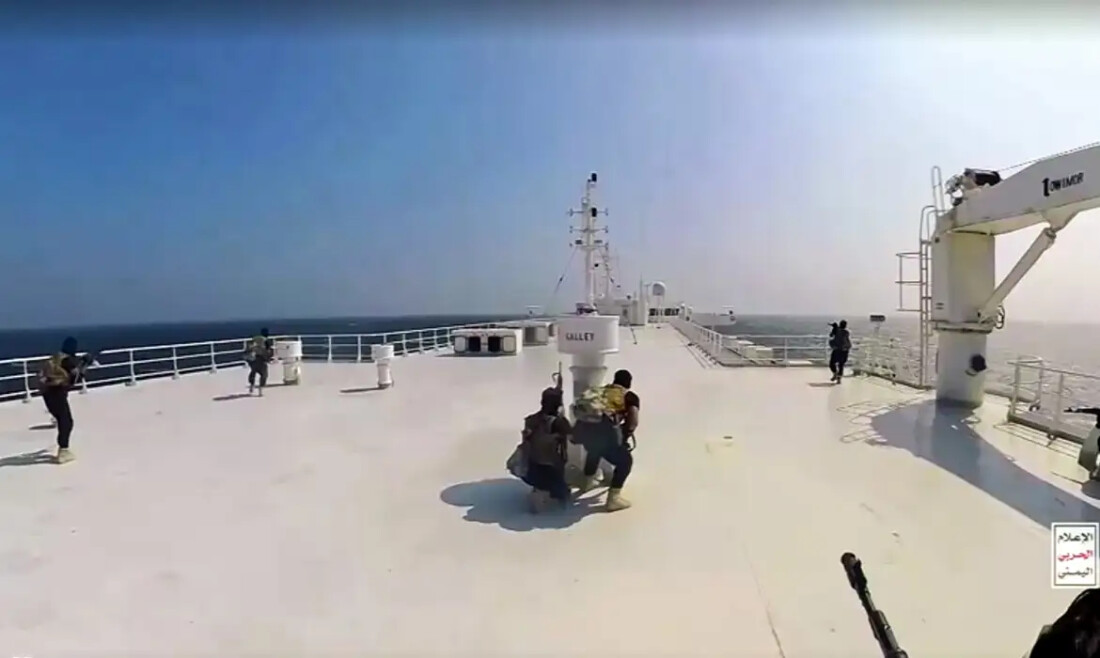 Houthis atacam navio
