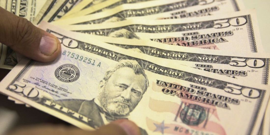 Dólar fecha praticamente estável após elevação de juros nos EUA