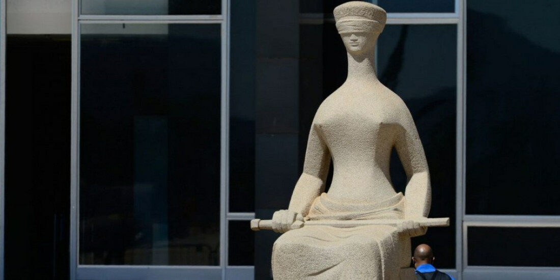 Presidente do STF vota contra emendas de relator