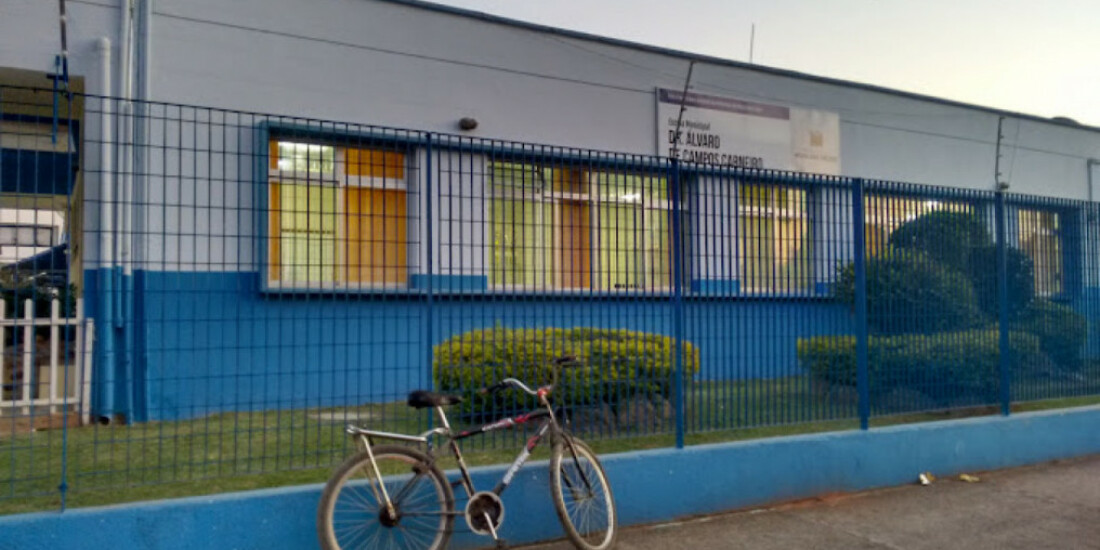 Homem invade escola em Jundiapeba com arma falsa