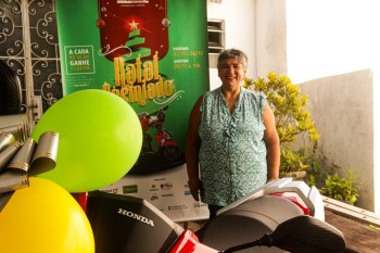 Associação Comercial entrega moto para consumidor premiado