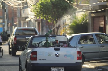 Nebulização contra a dengue ocorre em bairros de Suzano