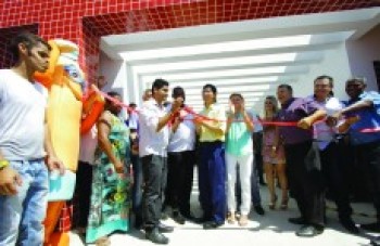Mamoru entrega creche no bairro do Morro Branco