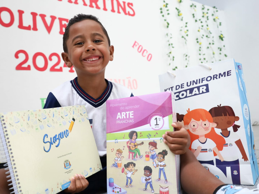 Educação de Suzano inicia entrega de materiais e uniformes a 28 mil alunos